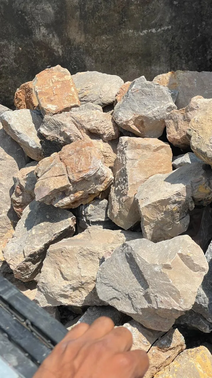 garden-rocks beige garden boulders